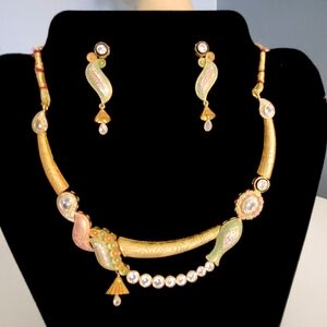 Elegant Gold and Green Necklace Set. Meenakari kundan set. Brand new.